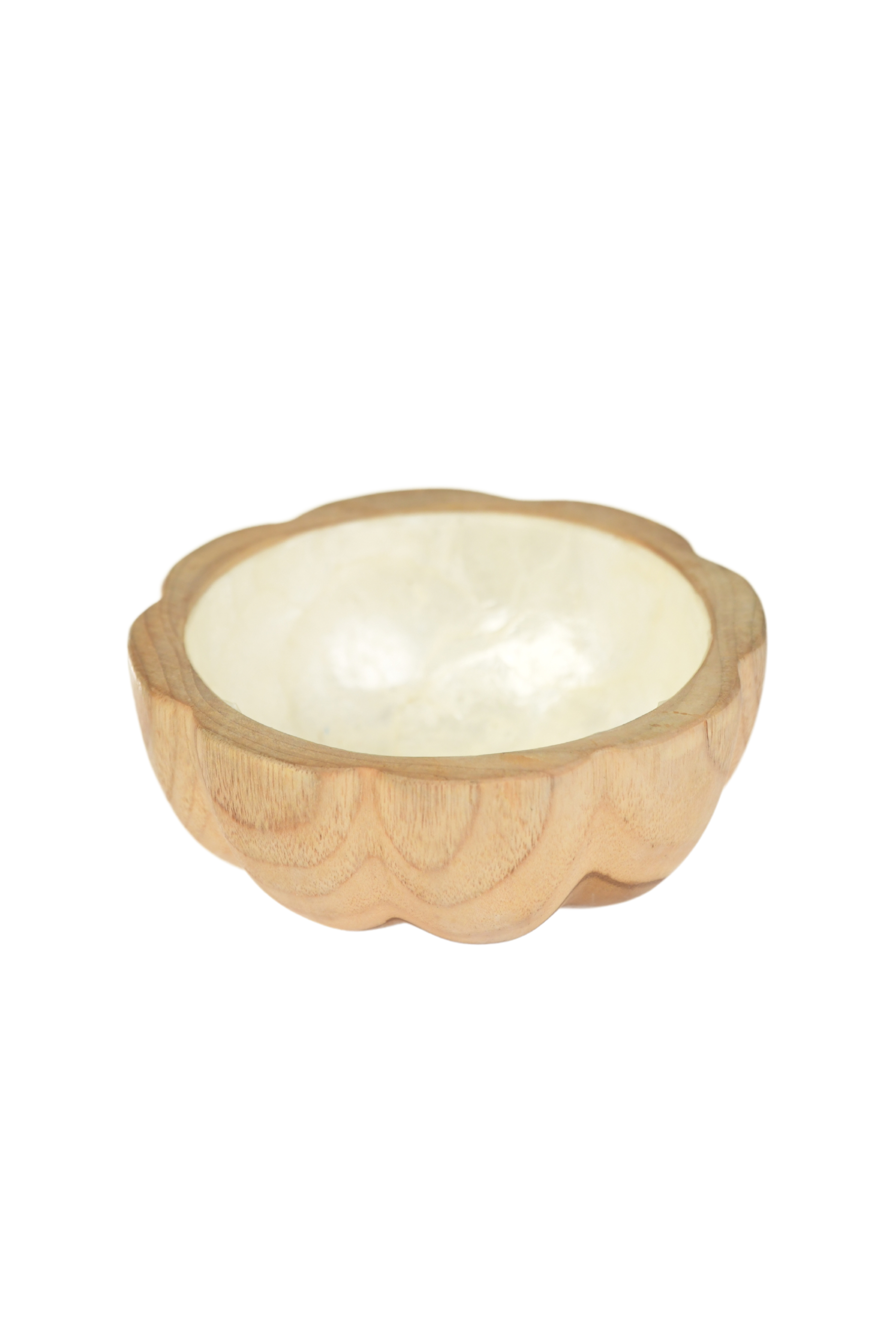 Scalloped pearl inside, wood bowl / Pearl White